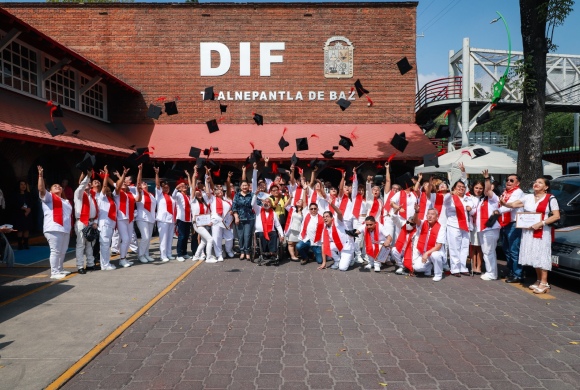 DIF TLALNEPANTLA CELEBRA LA GRADUACIÓN DE LA CUARTA GENERACIÓN DEL CECAIN