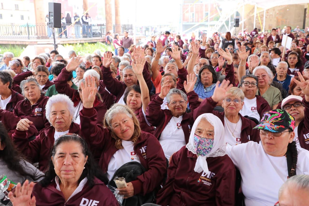 Raciel Perez Cruz Entrega Tenis Pants Adultos Mayores Dif Tlalnepantla 4