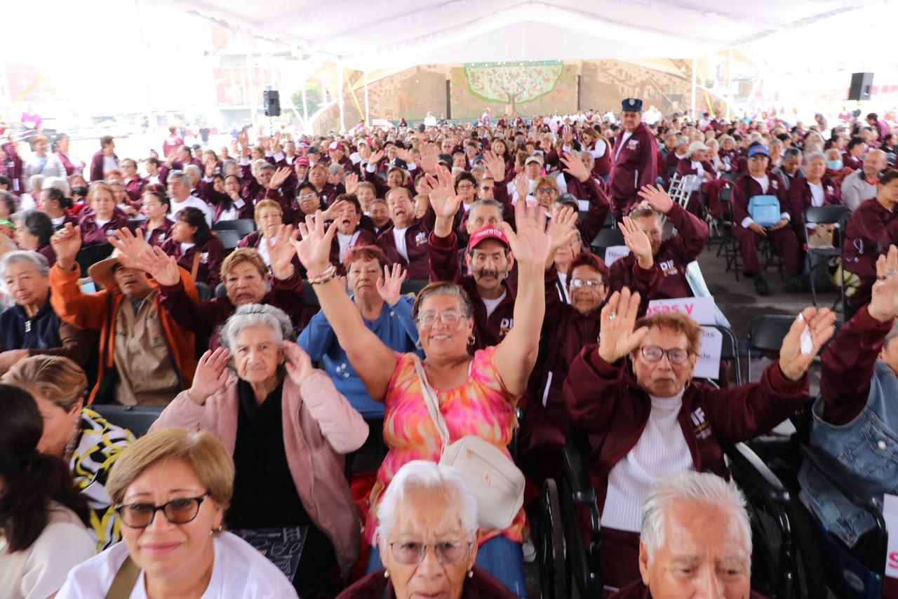 Raciel Perez Cruz Entrega Tenis Pants Adultos Mayores Dif Tlalnepantla 8